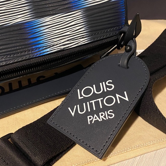 Rare Louis Vuitton
Blue Damier Rush Soft Polochon PM - Picture 9 of 12